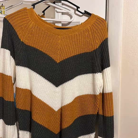 Stripped sweater! - Picture 2 of 3